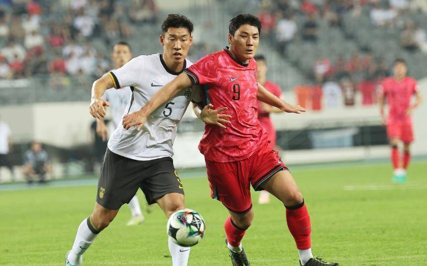 东亚杯-黄政宇首球国足两中框1-0中国香港