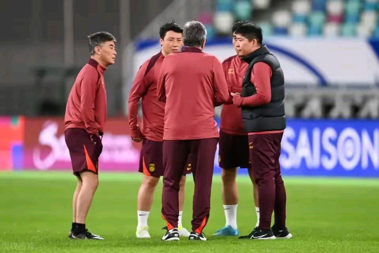 关于【深度】国足在下行区惯性滑动三观察点充满矛盾的信息