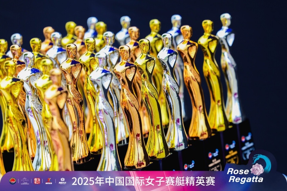赛艇选手夺冠，中国队再次斩获金牌